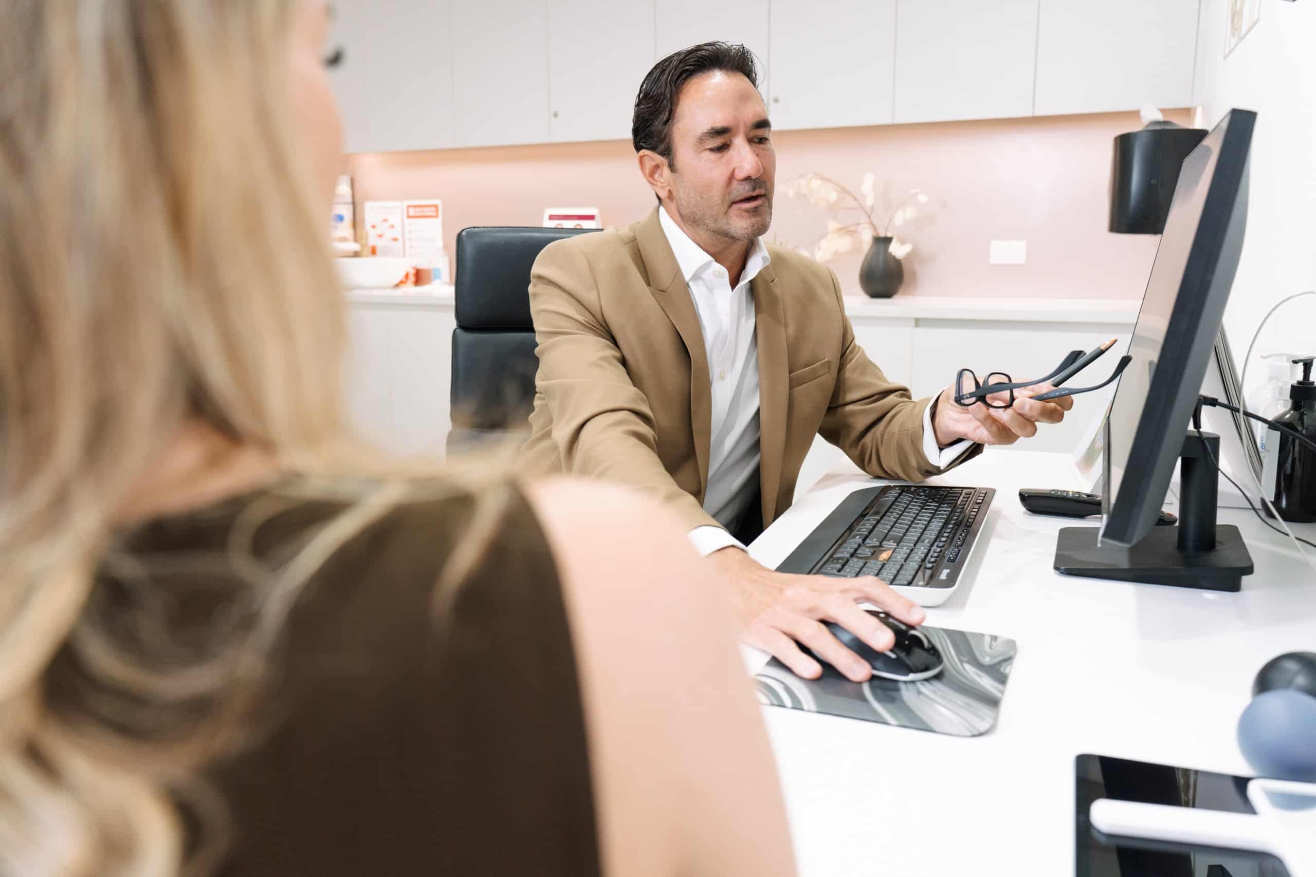 What Causes Hip Dips? Explained by Contour Clinics' cosmetic doctors