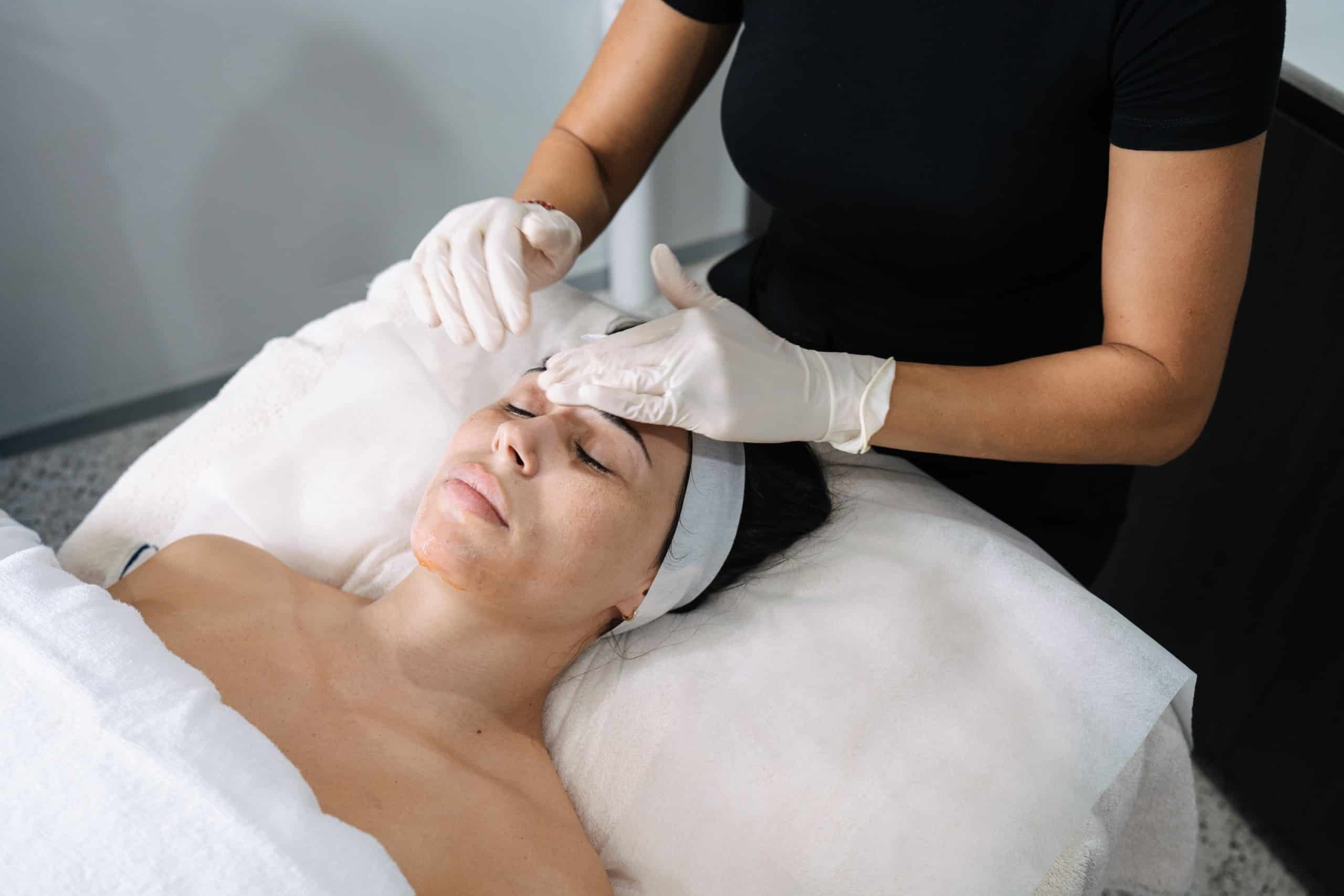 How does a cosmo peel work