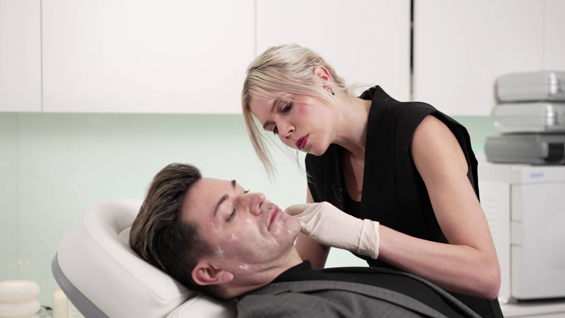 Face sculpting services by dermal therapists and cosmetic doctors at Contour Clinics