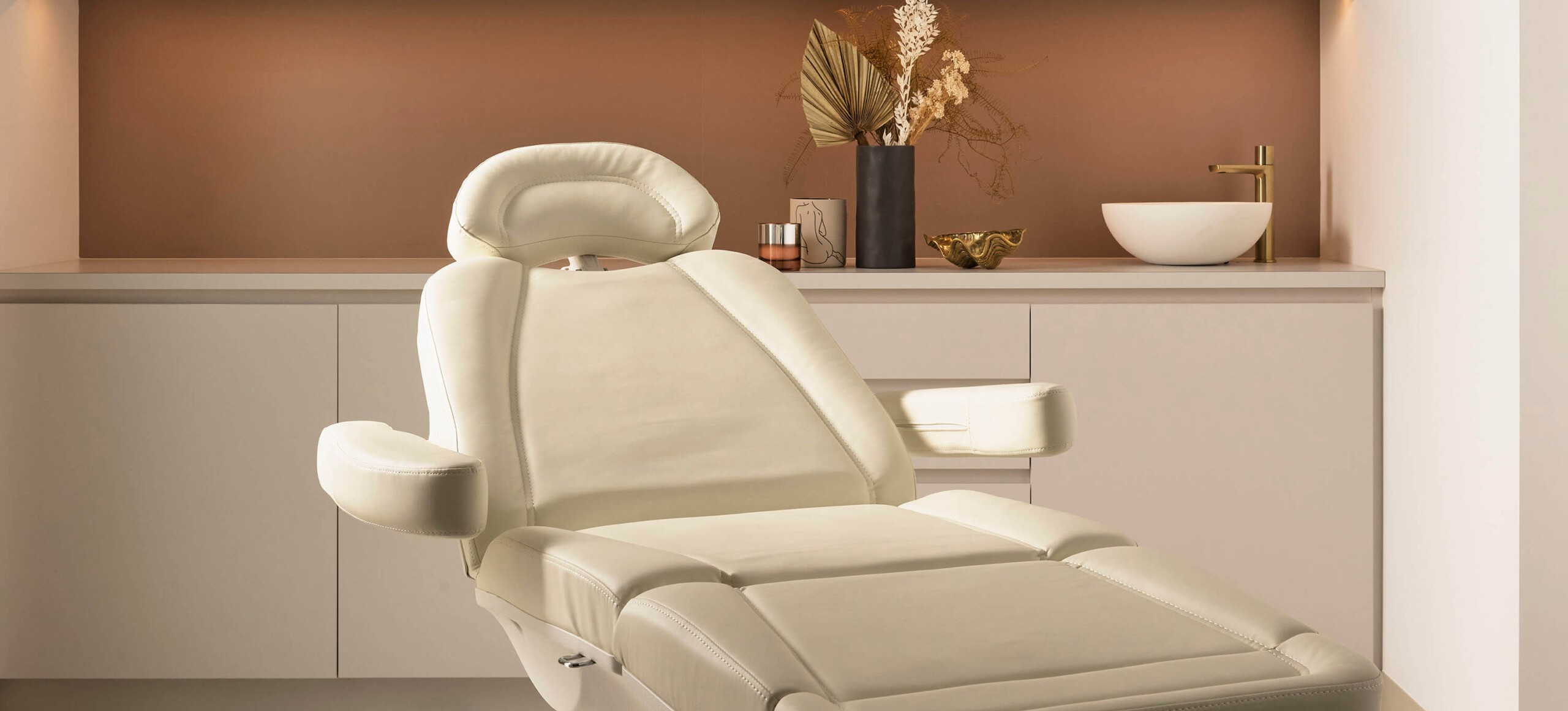 Treatment room with bed at Miranda cosmetic clinic, Contour Clinics